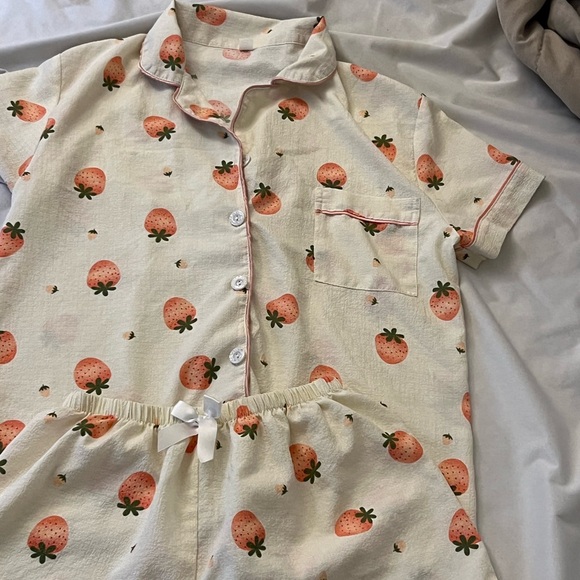 Strawberry Print Kids Pajamas Set - Picture 4 of 4
